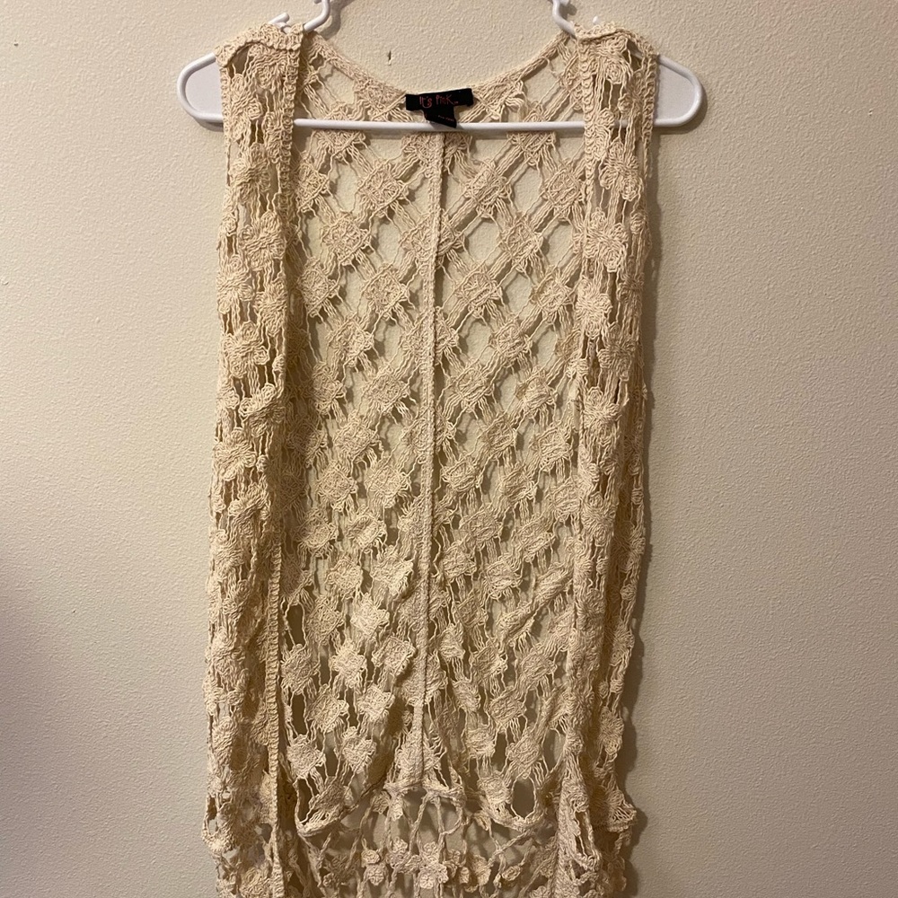 Size: Small. Color: Cream